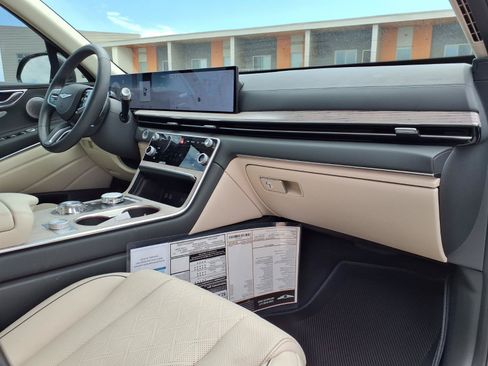 Certified 2026 Genesis GV80 2.5T Advanced AWD/4WD image 9