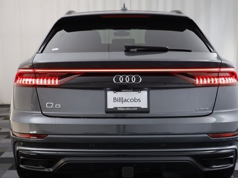 Used 2020 Audi Q8 Prestige w/ Prestige Package image 16
