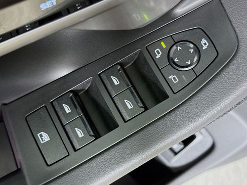 Used 2025 BMW 530i w/ Premium Package image 18