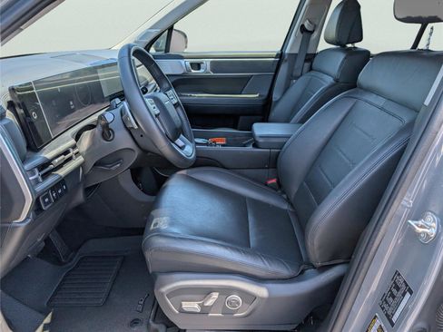 Used 2025 Hyundai Santa Fe Limited FWD image 9