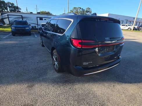 Used 2023 Chrysler Pacifica Pinnacle AWD/4WD image 9