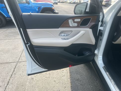 Used 2025 Mercedes-Benz GLE 350 4MATIC image 21