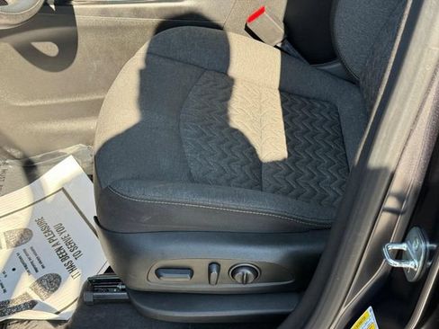 Used 2022 Chevrolet Equinox LT FWD image 17