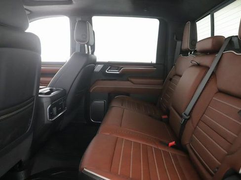 Used 2025 GMC Sierra 2500 Denali Ultimate w/ Snow Plow Prep/Camper Package image 30