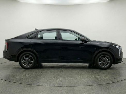 Used 2025 Kia K4 LXS image 11