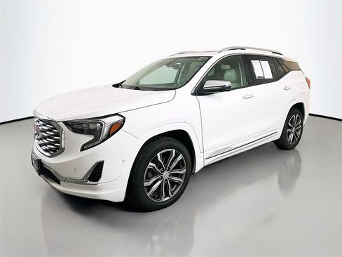 Used 2020 GMC Terrain Denali w/ Denali Premium Package image 3