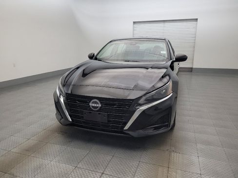 Used 2025 Nissan Altima 2.5 SV FWD image 15