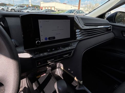 Used 2025 Toyota Camry LE image 27