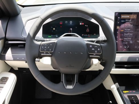 New 2026 Lexus ES 350e FWD image 17