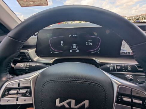 Used 2024 Kia Telluride LX FWD image 36