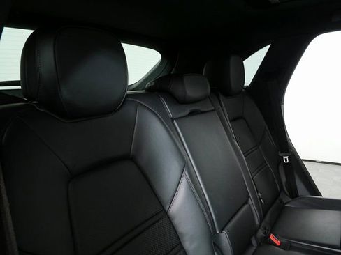 Certified 2023 Porsche Cayenne w/ Premium Package AWD/4WD image 24