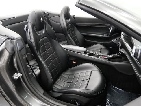 Used 2019 Ferrari Portofino RWD image 25