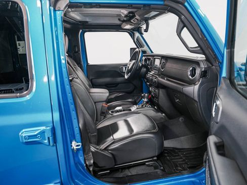 Used 2022 Jeep Wrangler Unlimited Sahara w/ Cold Weather Group image 32