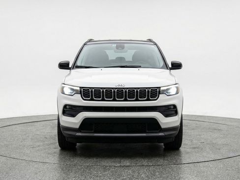Used 2025 Jeep Compass Limited image 2