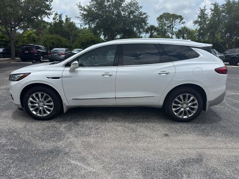 Used 2020 Buick Enclave Essence w/ Sound and Sites Package FWD image 4