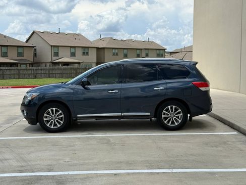 Used 2015 Nissan Pathfinder SL w/ SL Tech Package FWD image 4