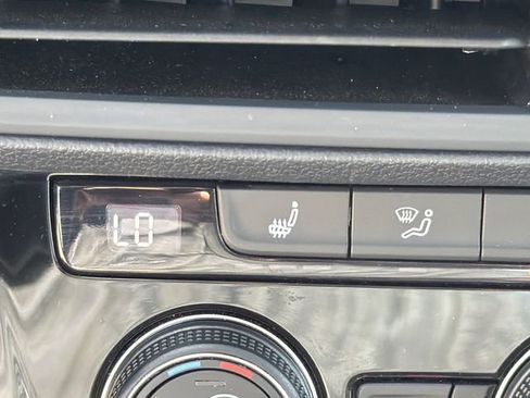 Used 2024 Volkswagen Jetta SE image 29