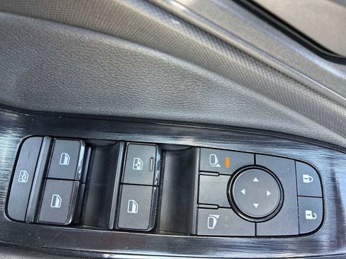 Used 2024 Nissan Rogue S AWD/4WD image 15