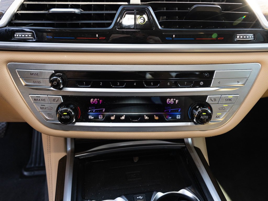 Used 2021 BMW 750i xDrive w/ Luxury Rear Seating Package AWD/4WD image 39