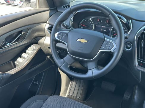 Certified 2023 Chevrolet Traverse LT FWD image 17