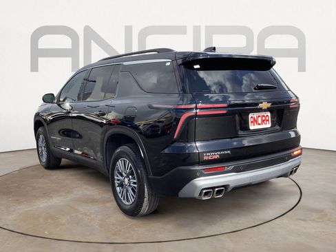Used 2025 Chevrolet Traverse LT FWD image 9