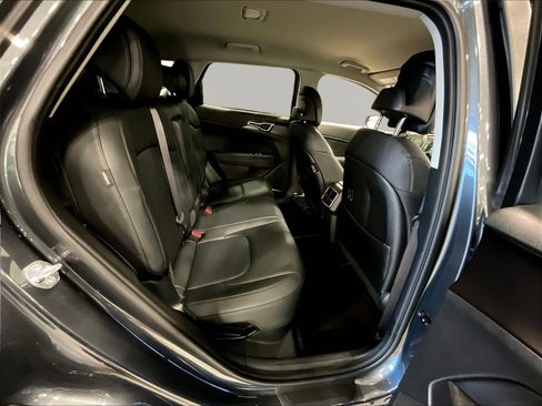 Certified 2025 Kia Sportage EX AWD/4WD image 25