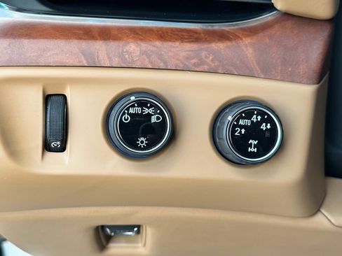 Used 2016 Cadillac Escalade Platinum AWD/4WD image 40
