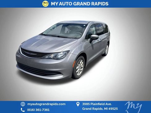 Used 2017 Chrysler Pacifica Touring FWD image 2