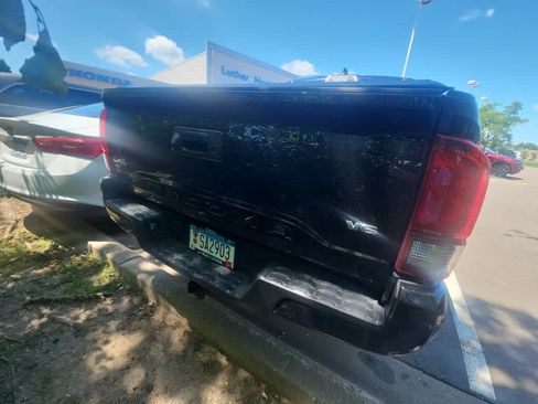 Used 2021 Toyota Tacoma SR AWD/4WD image 5
