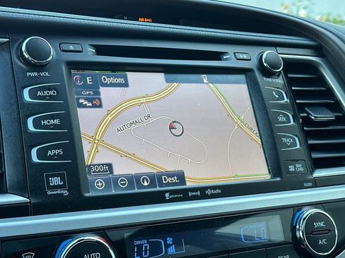 Used 2019 Toyota Highlander Limited image 22