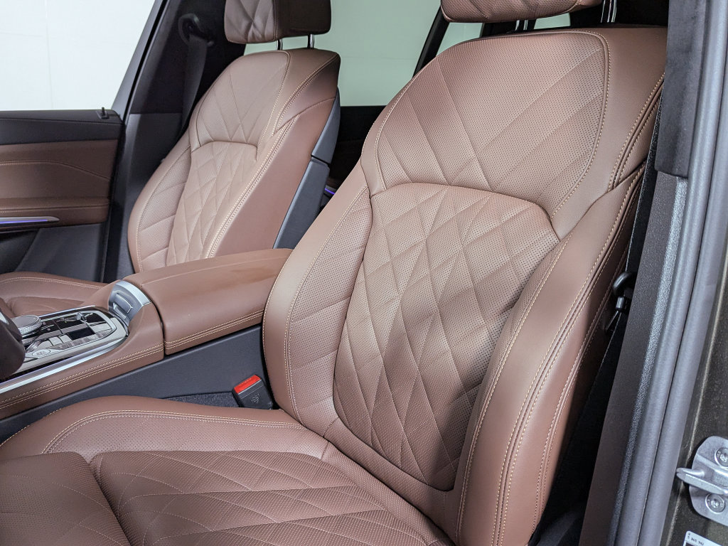 Certified 2025 BMW X7 xDrive40i AWD/4WD image 21