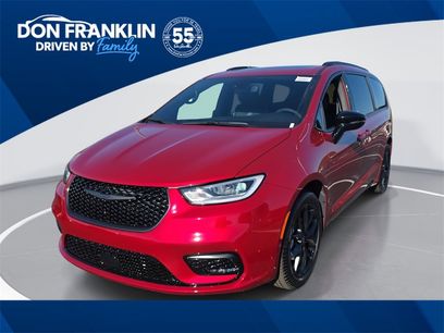 New 2026 Chrysler Pacifica Limited w/ S Appearance Package