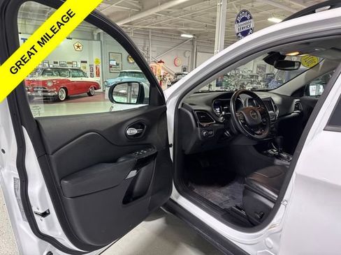 Certified 2021 Jeep Cherokee Latitude Plus AWD/4WD image 11