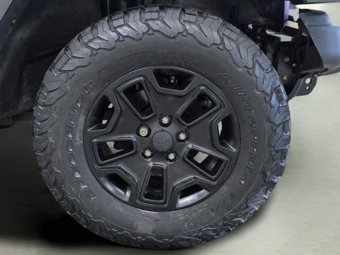 Used 2016 Jeep Wrangler Sahara w/ Dual Top Group AWD/4WD image 25