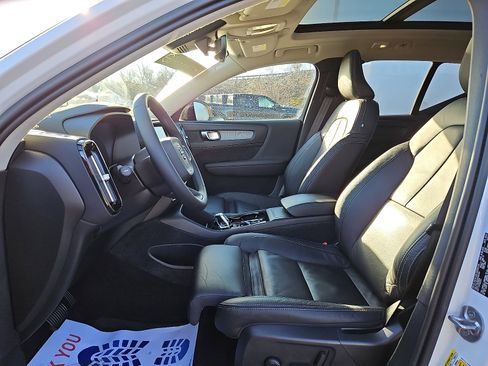 Certified 2023 Volvo XC40 B5 Plus image 13