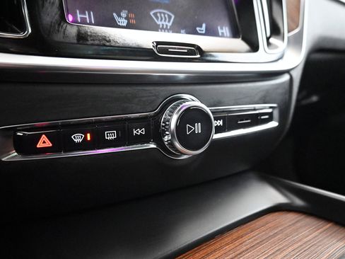 Used 2020 Volvo V60 T5 Cross Country image 15