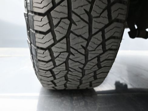 Used 2023 Nissan Frontier PRO-4X w/ Pro-4X Premium Package image 18