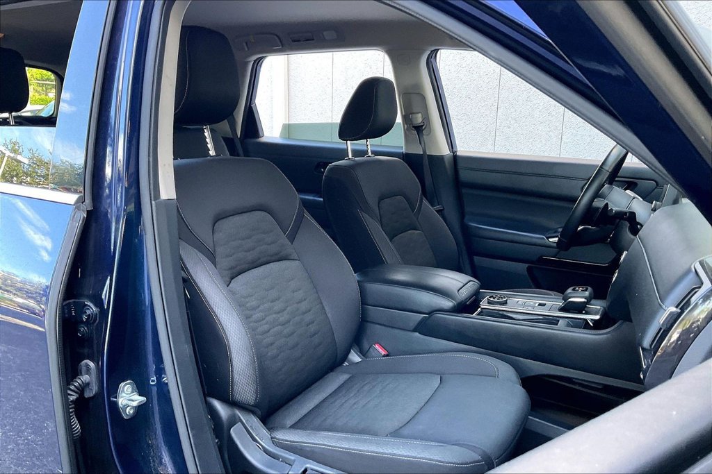 Used 2025 Nissan Pathfinder SV AWD/4WD image 23
