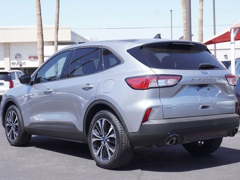 Used 2021 Ford Escape SE w/ SE Sport Appearance Package FWD image 3
