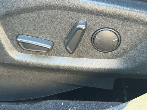 Used 2019 Ford Explorer XLT w/ Equipment Group 202A image 6