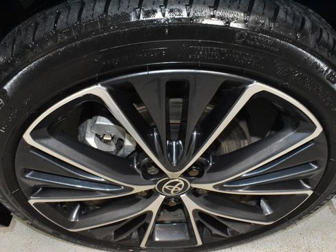 Used 2024 Toyota Prius XLE image 9