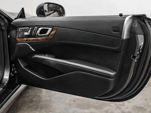 Used 2014 Mercedes-Benz SL 550 image 25