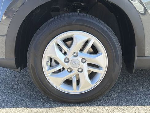 Used 2024 Hyundai Venue SE image 11