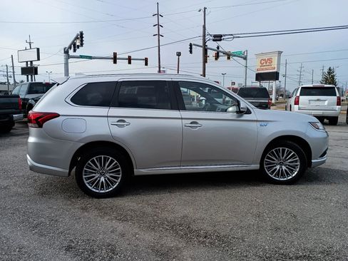 Used 2022 Mitsubishi Outlander SEL image 3