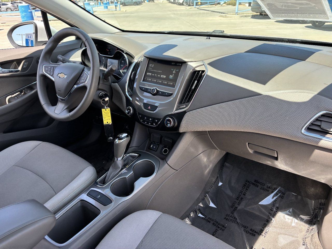 Used 2018 Chevrolet Cruze LT FWD image 10