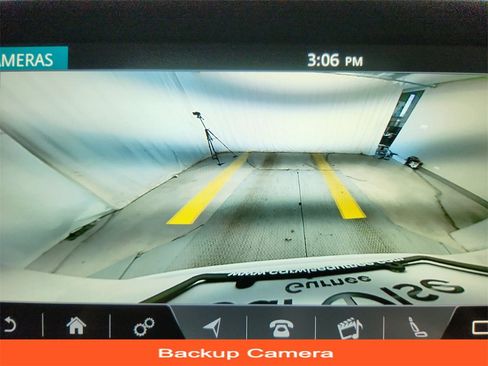 Used 2020 Jaguar F-PACE SVR image 18