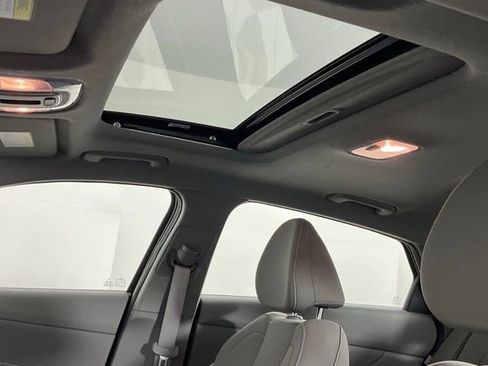 Used 2025 Hyundai Elantra SEL image 16