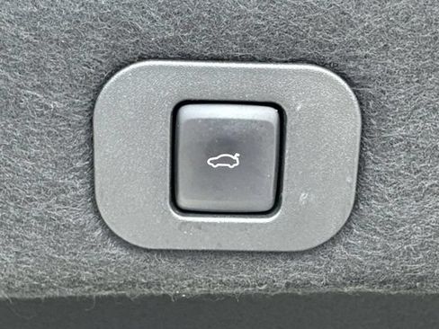Used 2017 Lincoln Continental Reserve w/ Technology Package FWD image 15