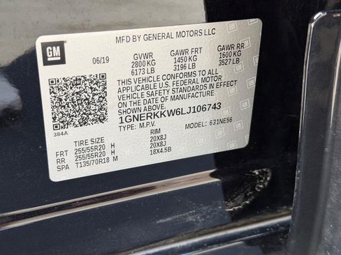 Used 2020 Chevrolet Traverse Premier w/ LPO, Blackout Package FWD image 28