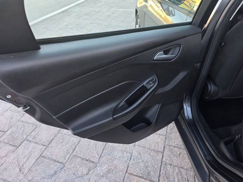 Used 2017 Ford Focus SE FWD image 22